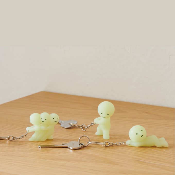 Smiski Keychain - Grabbing